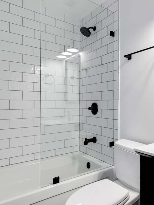 Szklany parawan na wannę