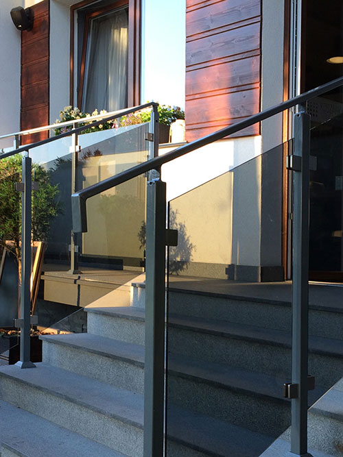 Balustrada zewnętrzna z hartowanego szkła grafitowego antisol, Szklarz Radzymin