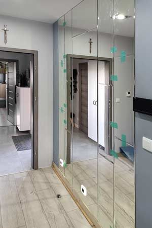 Korytarz w lustrach fazowanych