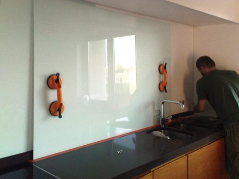 Szklarz Radzymin montuje szkło kuchenne hartowane