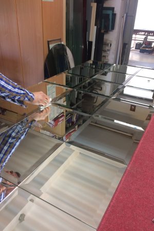 Panel lustrzany z fazowanych kwadratów